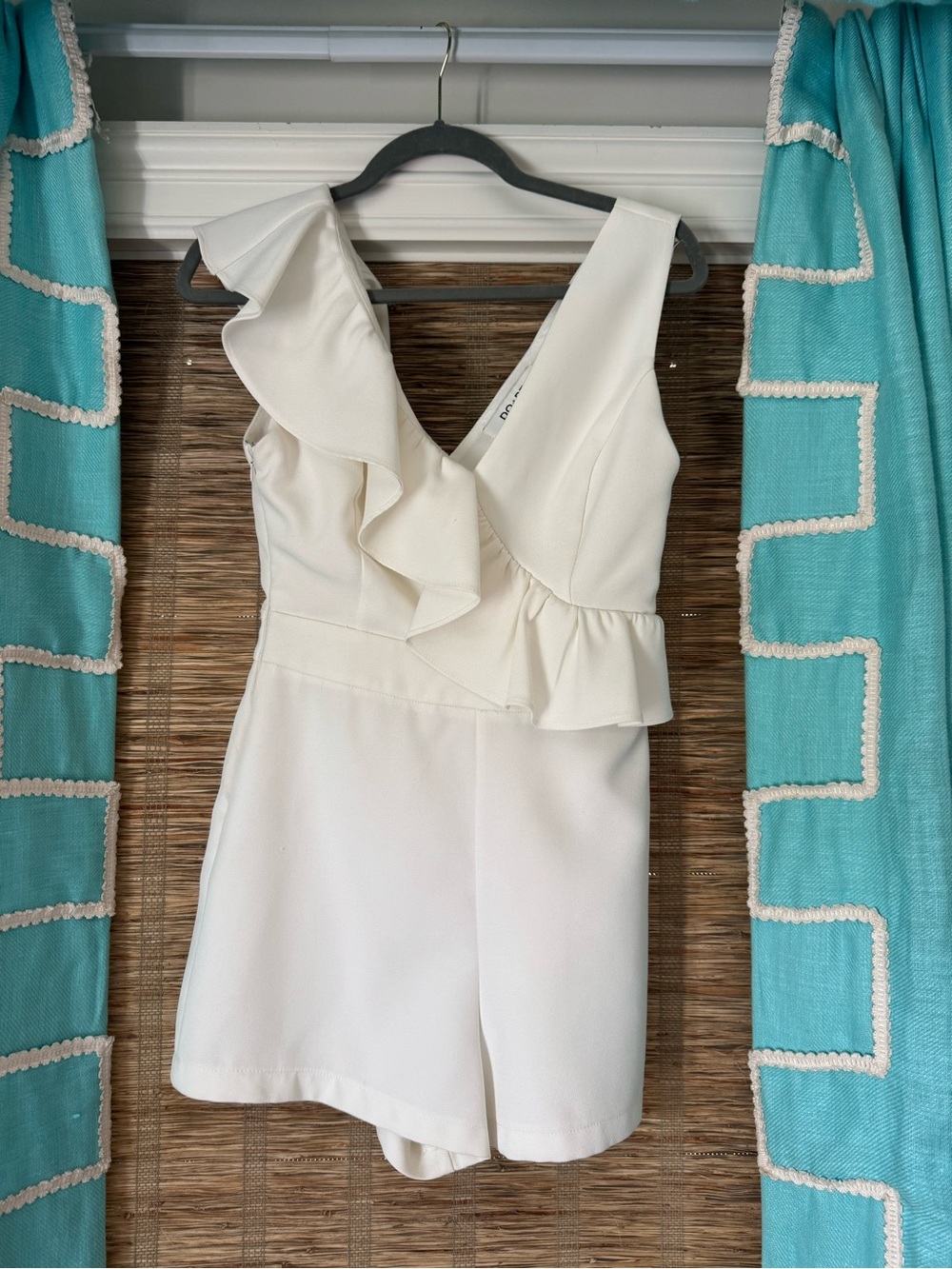 DO+BE White Textured Fabric Top